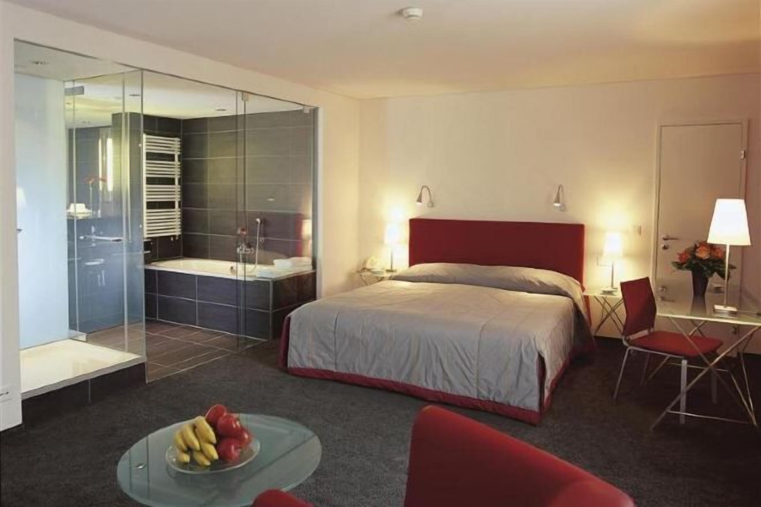1 bedroom, premium bedding, minibar, in-room safe