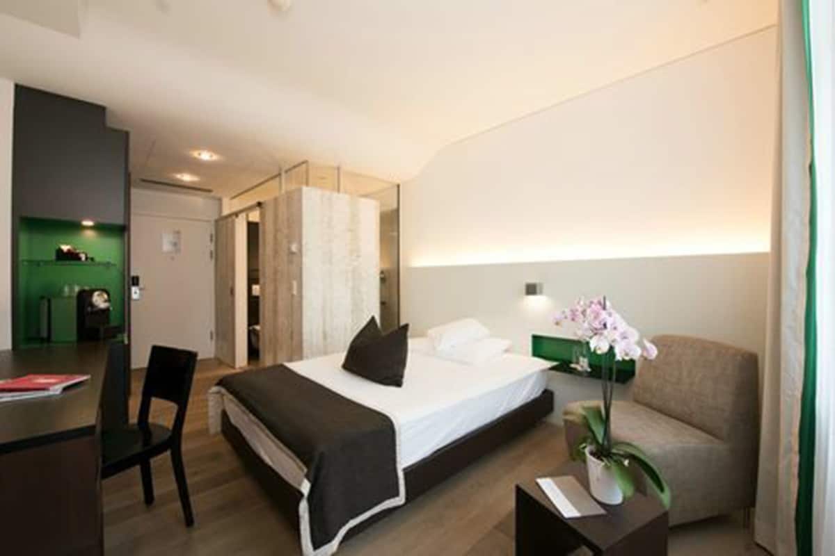 Standard Single Room (Style) | 1 bedroom, premium bedding, minibar, in-room safe