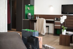 1 bedroom, premium bedding, minibar, in-room safe