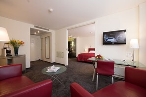 Suite – superior (Chic) | Oppholdsrom | En 35-tommers Flatskjerm-TV med digitale kanaler samt TV