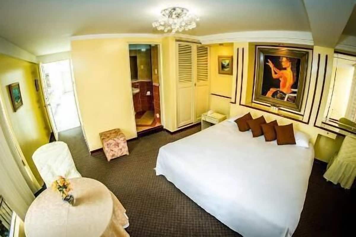 Minibar, in-room safe, desk, free WiFi