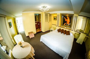 Junior Suite | Minibar, in-room safe, desk, free WiFi