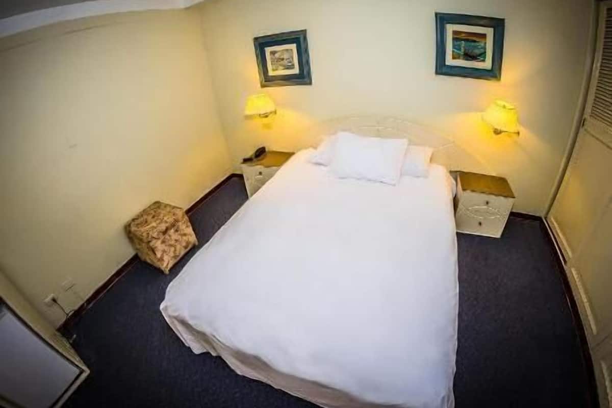 Minibar, in-room safe, desk, free WiFi