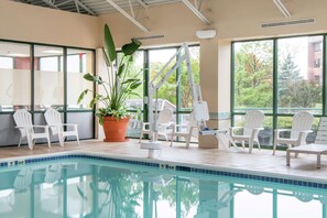 Indoor pool, sun loungers