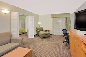 Suite, 1 Schlafzimmer, Nichtraucher (2 Queen Beds) | Schreibtisch, Bügeleisen/Bügelbrett, Zustellbetten, kostenloses WLAN