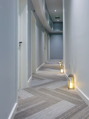 Una bañera de hidromasaje, tratamientos corporales, hidroterapia