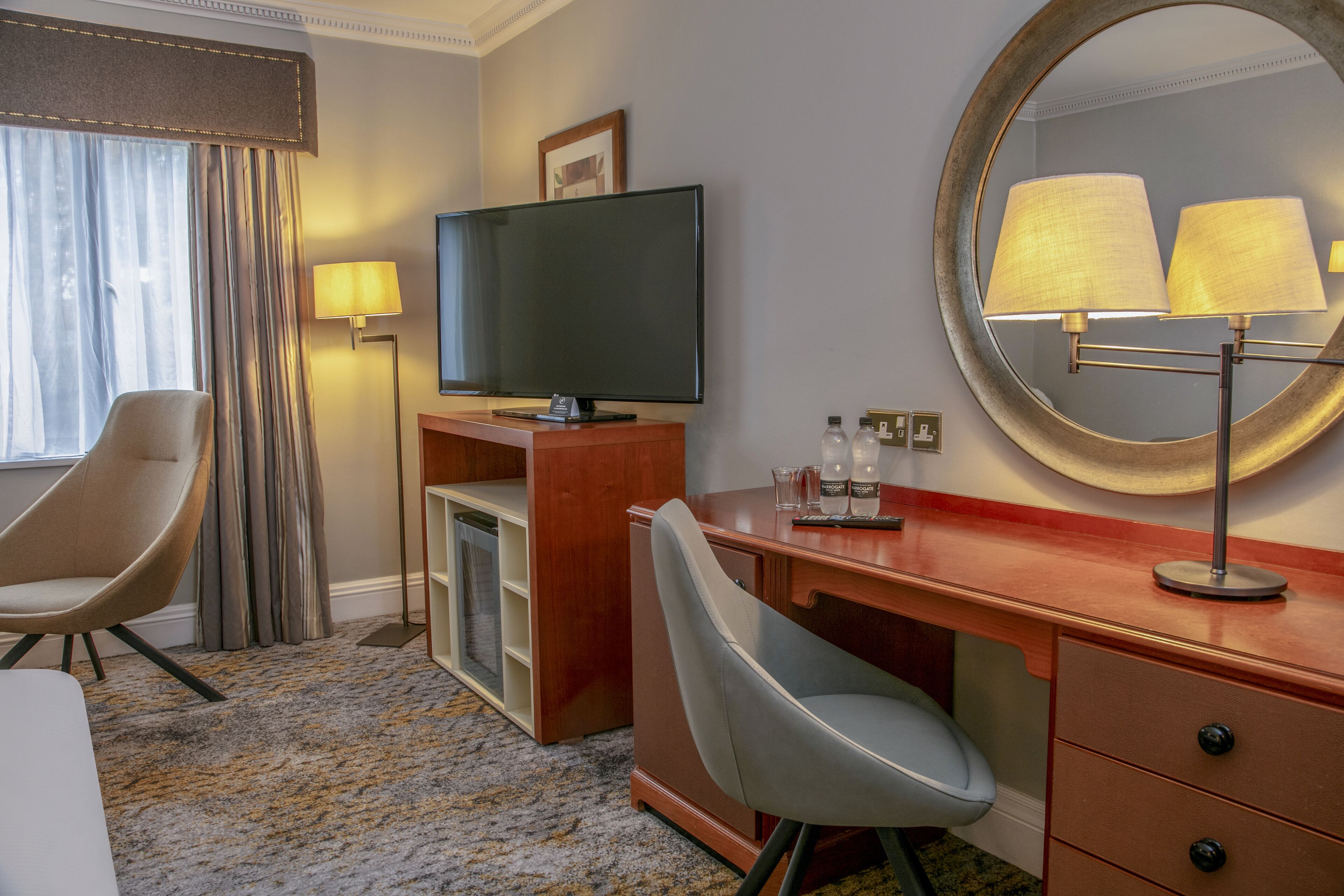 deluxe king room | 1 bedroom, hypo-allergenic bedding, in-room safe, desk