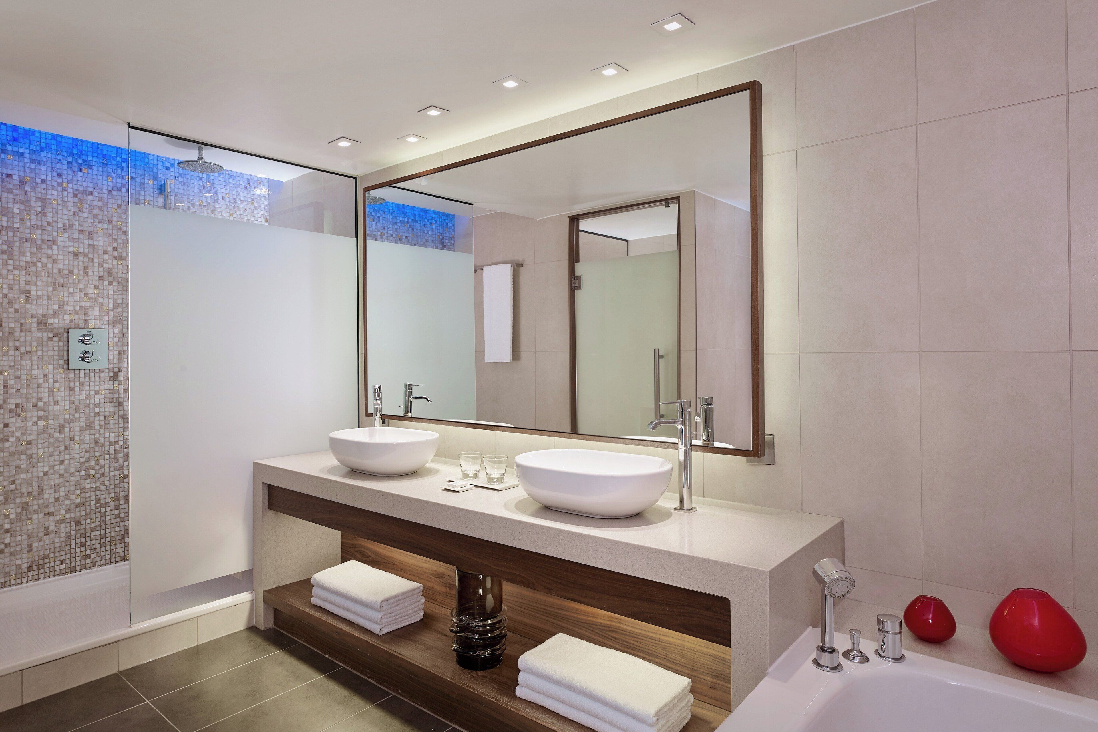 grand suite, 2 bedrooms, non smoking | bathroom | separate bathtub and shower, deep-soaking bathtub, free toiletries