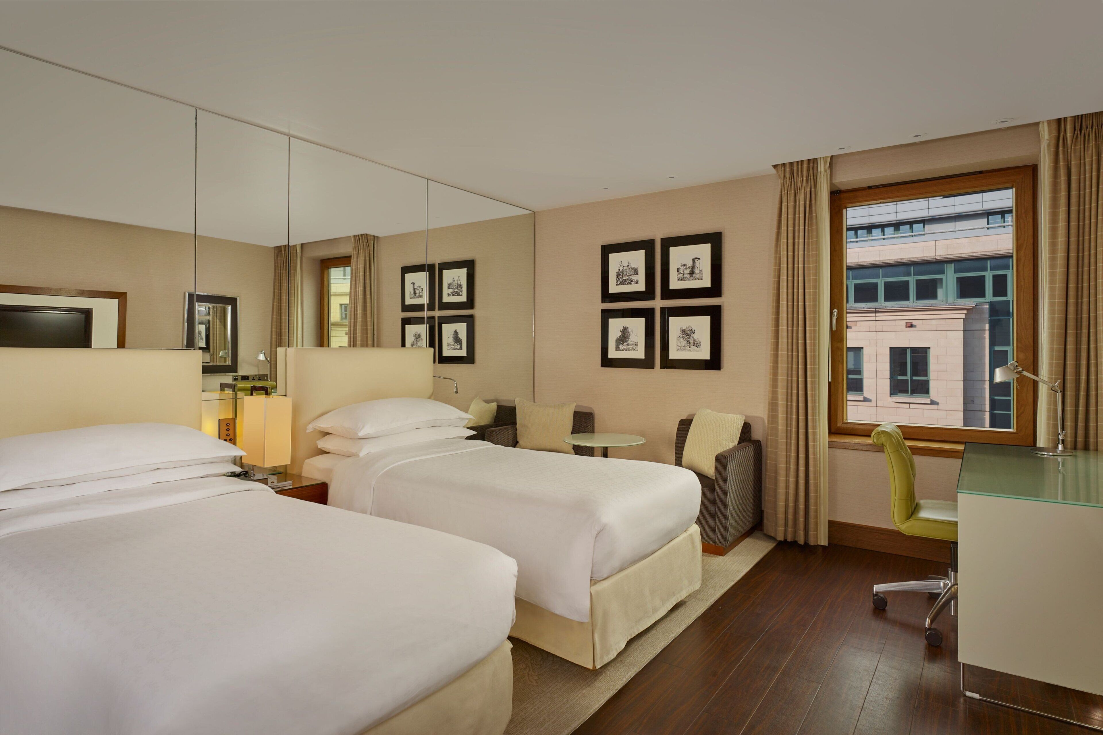 Ropa de cama de alta calidad y minibar 