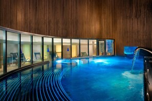 Sauna, hot tub, steam room, Turkish bath/hammam, body treatments