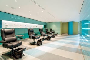 Sauna, hot tub, steam room, Turkish bath/hammam, body treatments