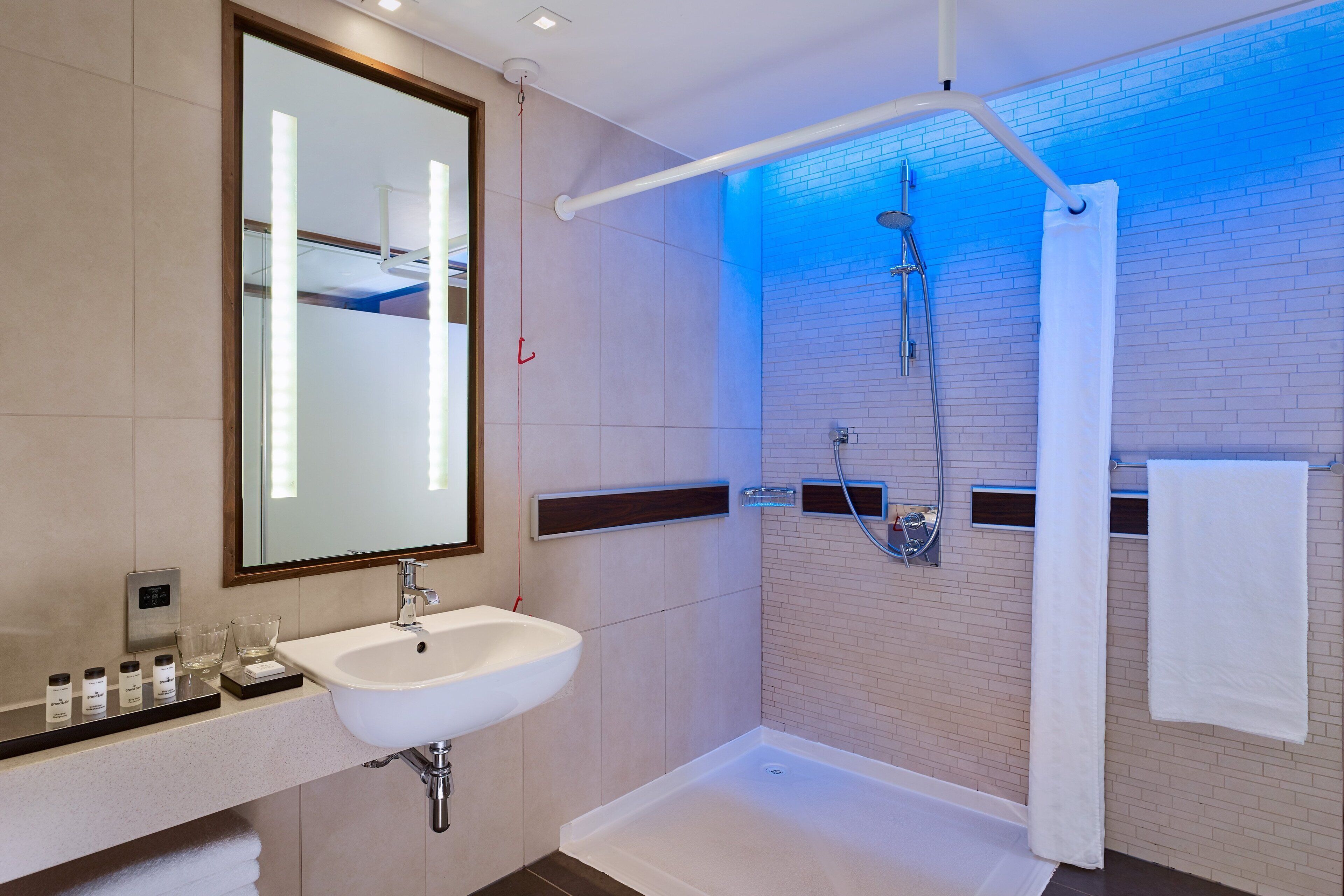 Deluxe Room, 2 Twin Beds | Premium bedding, minibar, in-room safe, blackout drapes