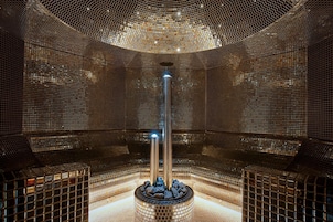 Sauna, hot tub, steam room, Turkish bath/hammam, body treatments