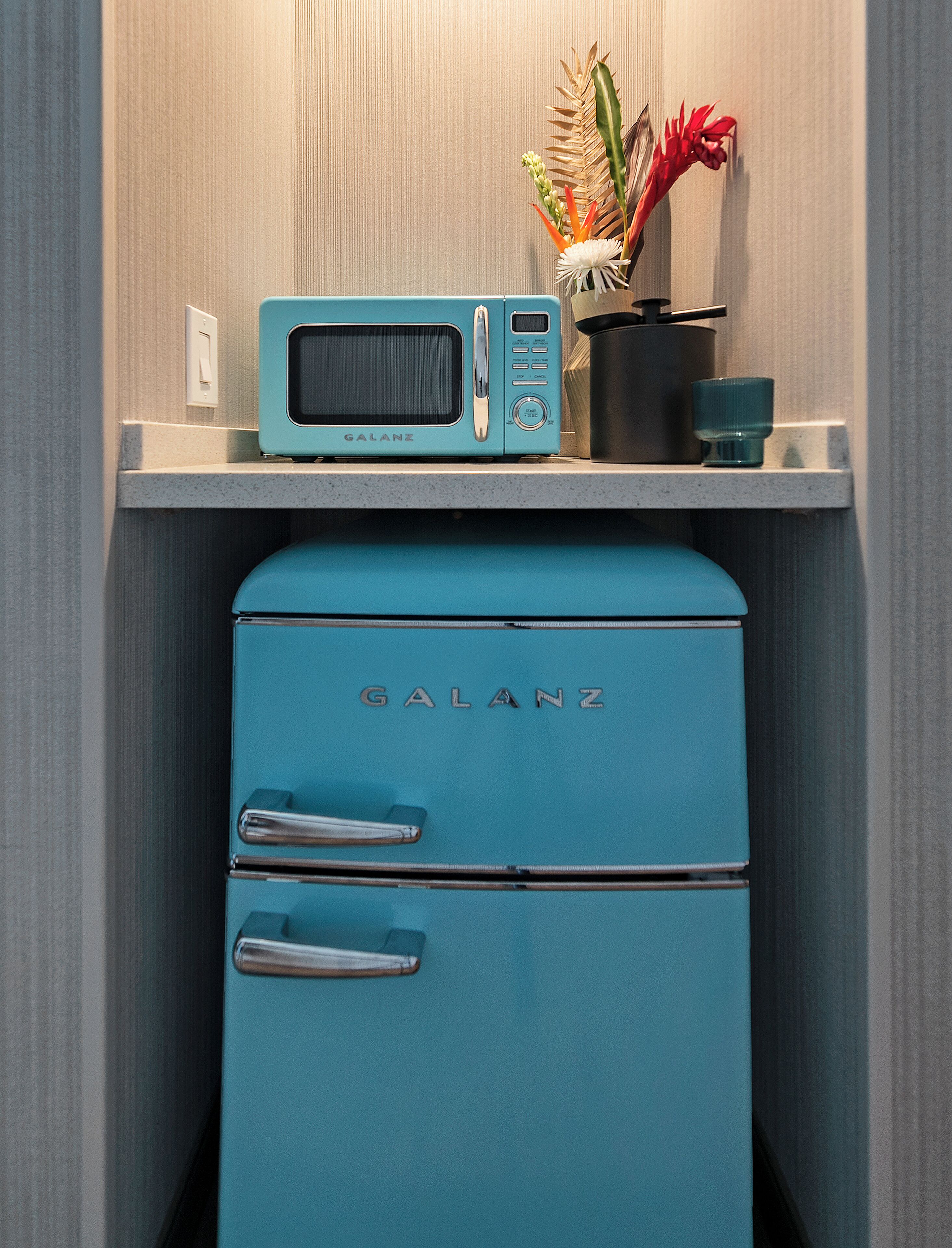 premium suite, 1 king bed, lanai, pool view | 1 bedroom, in-room safe, blackout curtains, iron/ironing board