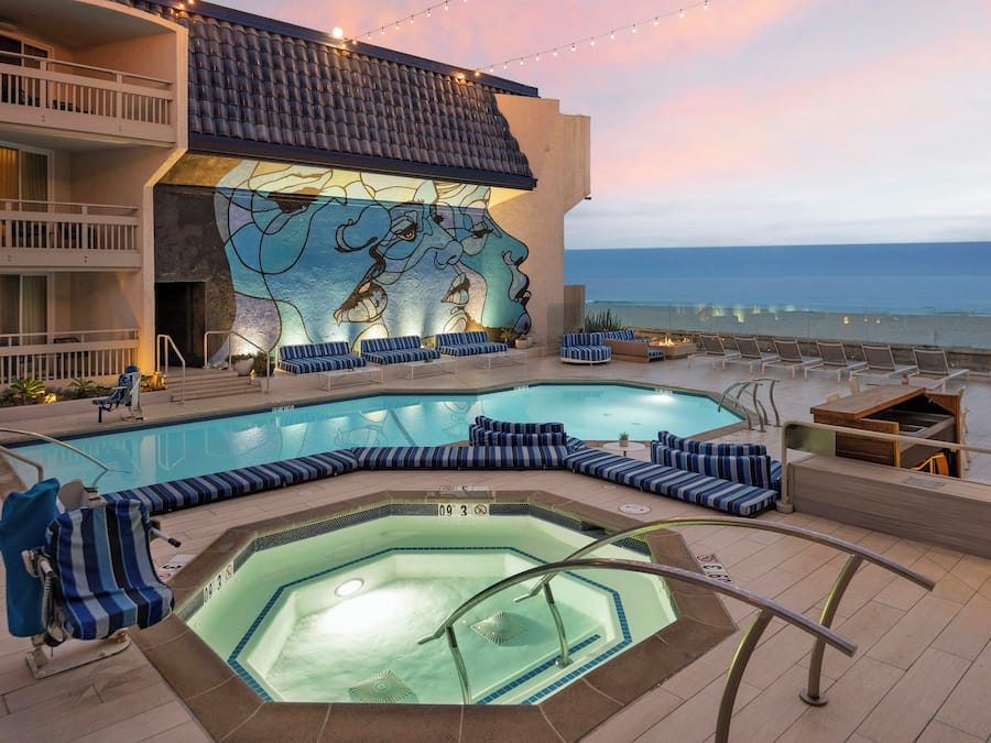 Piscina all'aperto, una piscina riscaldata