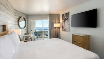 Camera Premier, 1 letto king, balcone, vista oceano | Una cassaforte in camera, tende oscuranti, ferro/asse da stiro