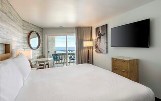Premier Room, 1 King Bed, Balcony, Ocean View | In-room safe, blackout drapes, iron/ironing board, free WiFi