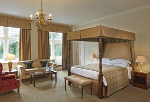 Deluxe Room, 1 Double Bed | In-room safe, desk, blackout drapes, iron/ironing board