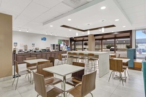 Desayuno continental incluido todos los días 