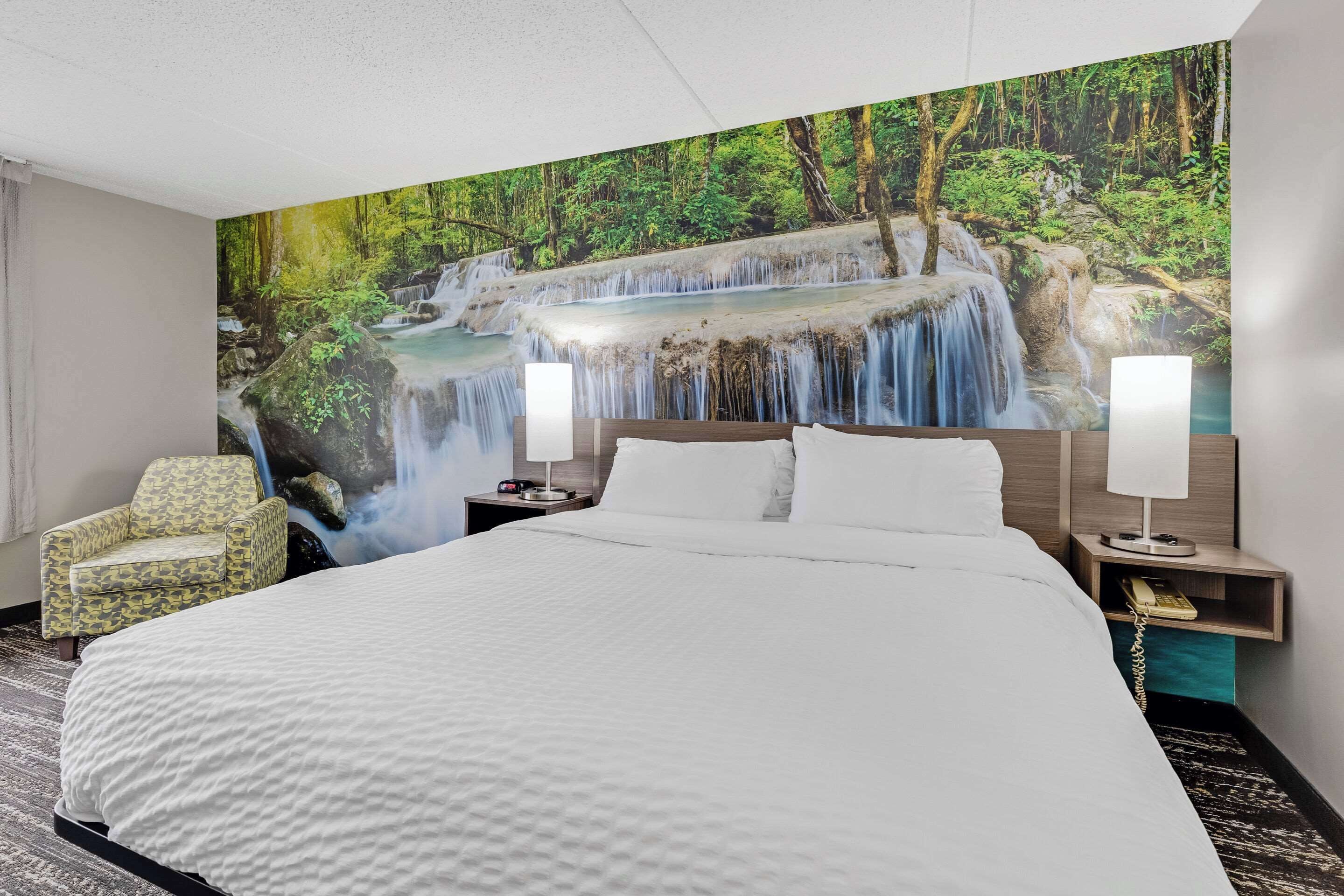 Room, 1 Queen Bed, Non Smoking | Desk, laptop workspace, blackout drapes, soundproofing