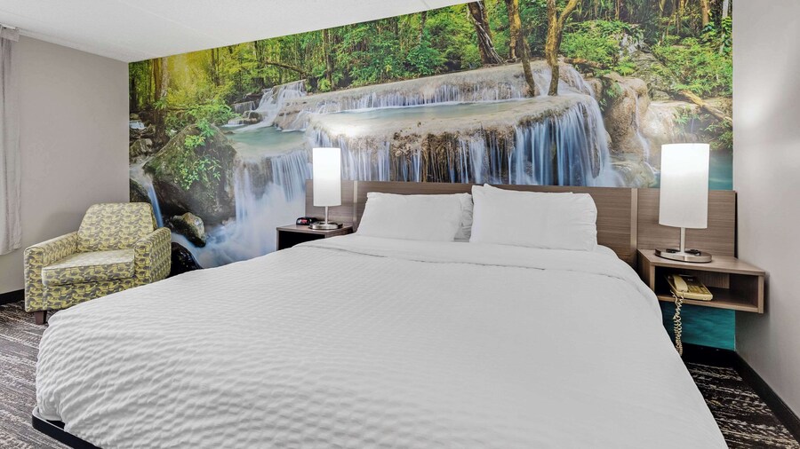 Clarion Pointe Near Erie Casino