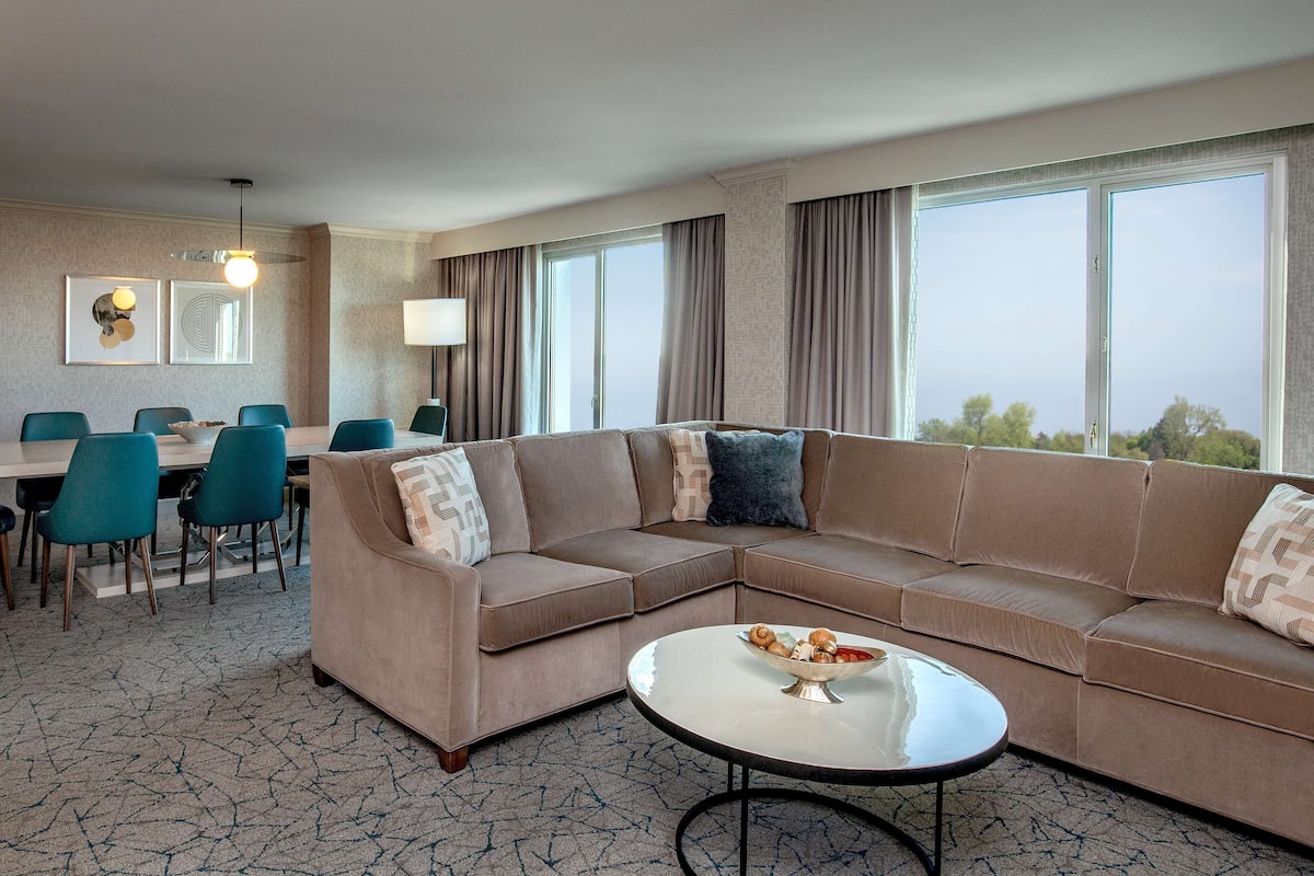 Presidential Suite, 1 King Bed (With Parlor) | Living area | 40-inch LED TV with cable channels, MP3 dock