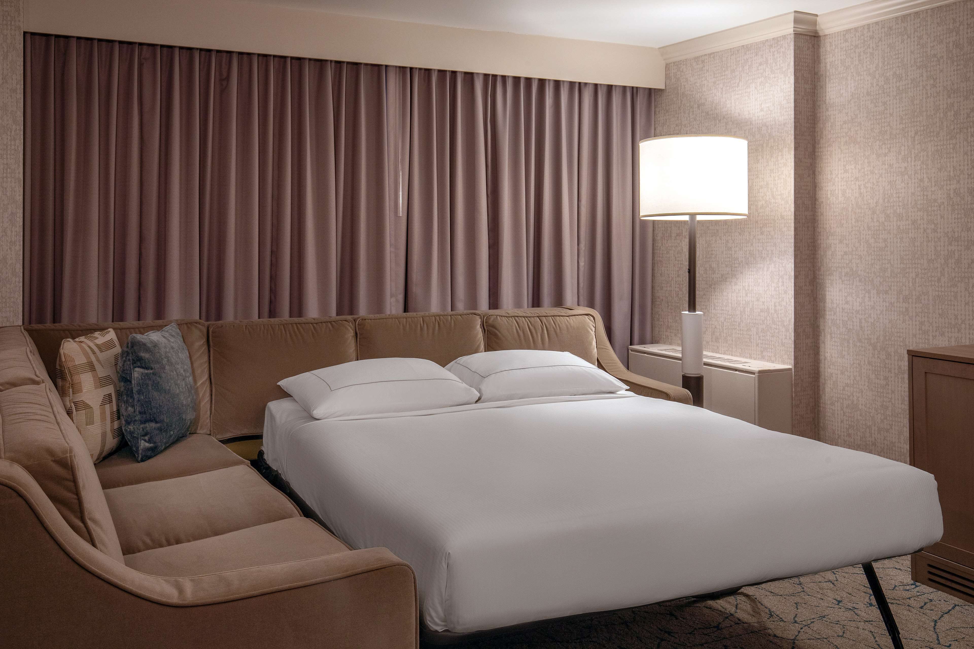 Photo - DoubleTree by Hilton Hotel and Conference Center Chicago North Shore