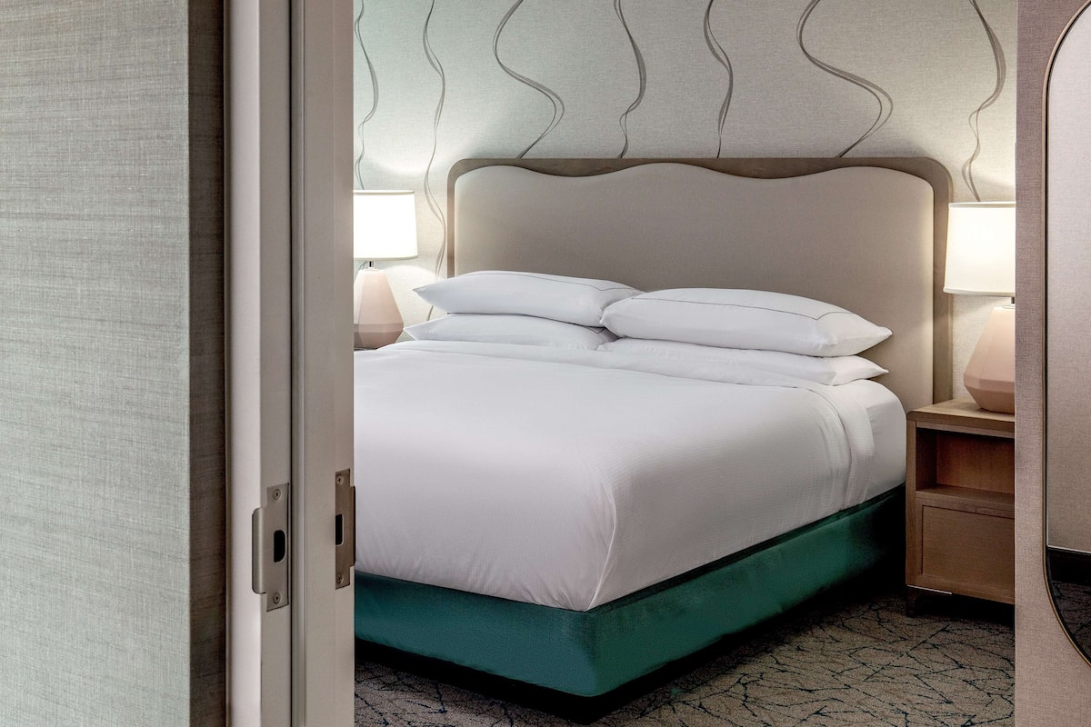 Premium bedding, pillowtop beds, in-room safe, desk