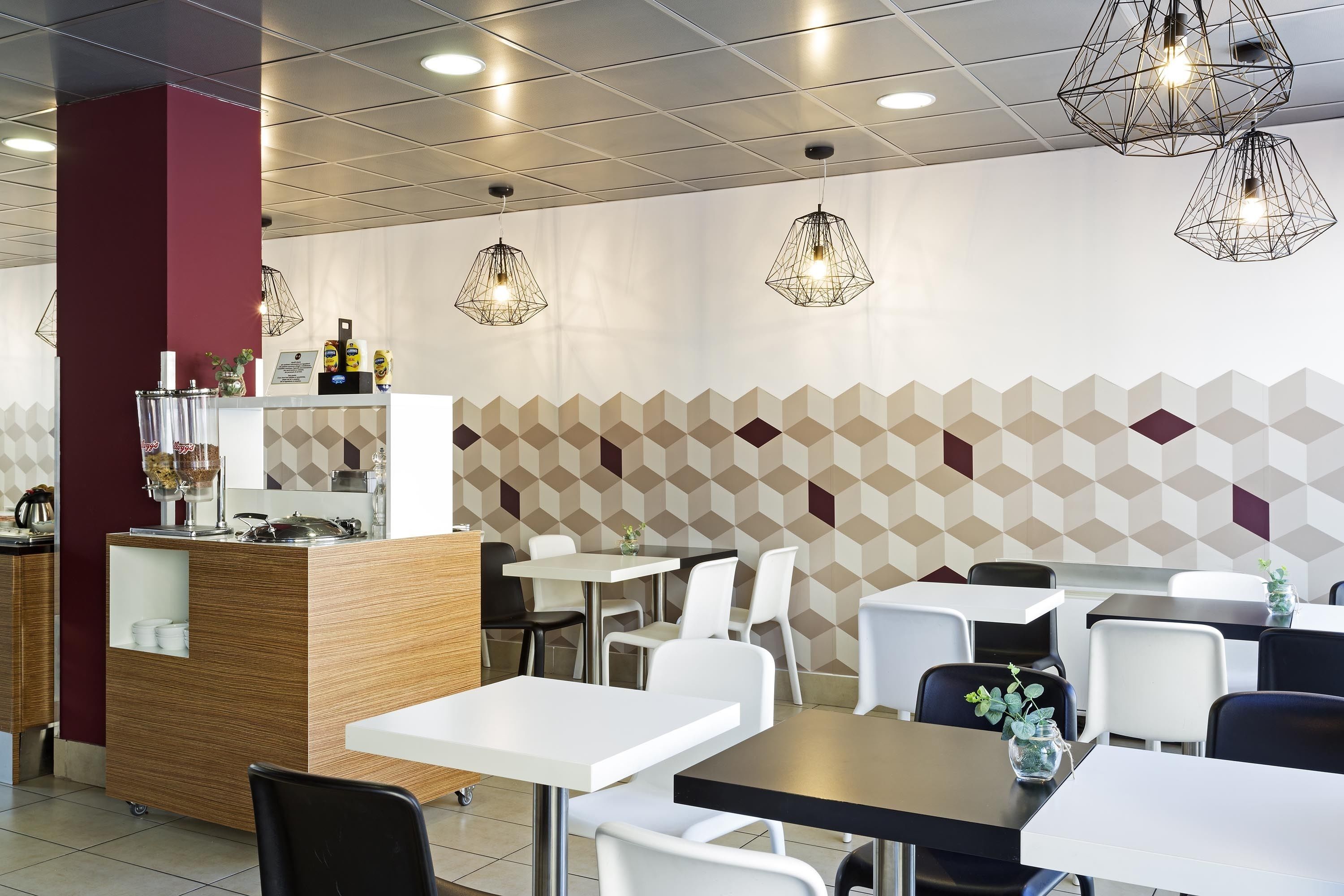 Desayuno buffet diario (EUR 7.9 por persona)