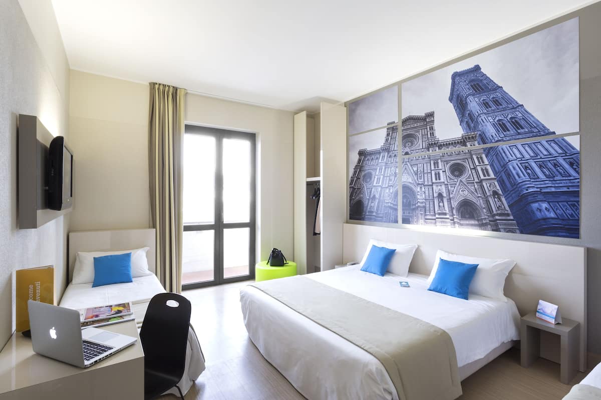 Quadruple Room, Non Smoking | In-room safe, desk, soundproofing, free cots/infant beds