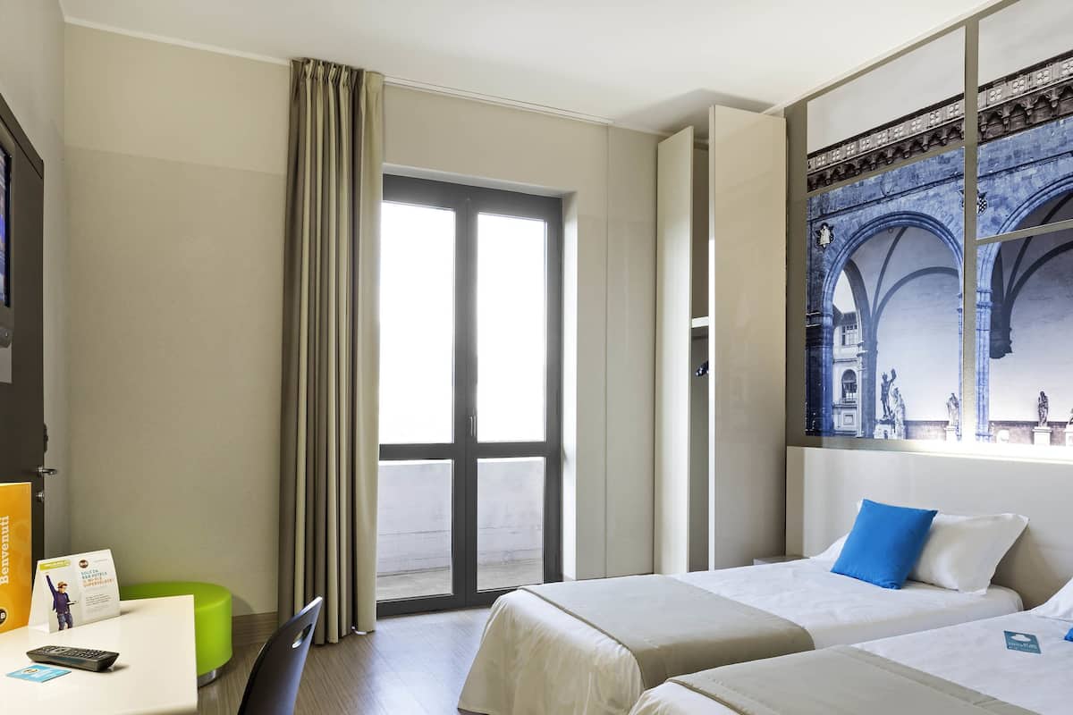 twin room, non smoking | 1 bedroom, in-room safe, desk, soundproofing