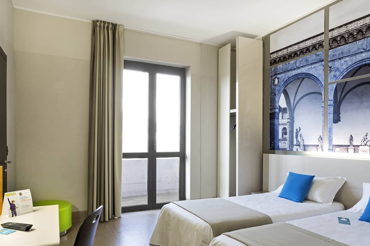 Twin Room, Non Smoking | In-room safe, desk, soundproofing, free cots/infant beds