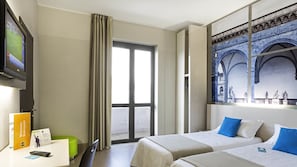 Twin Room, Non Smoking | In-room safe, desk, soundproofing, free cots/infant beds