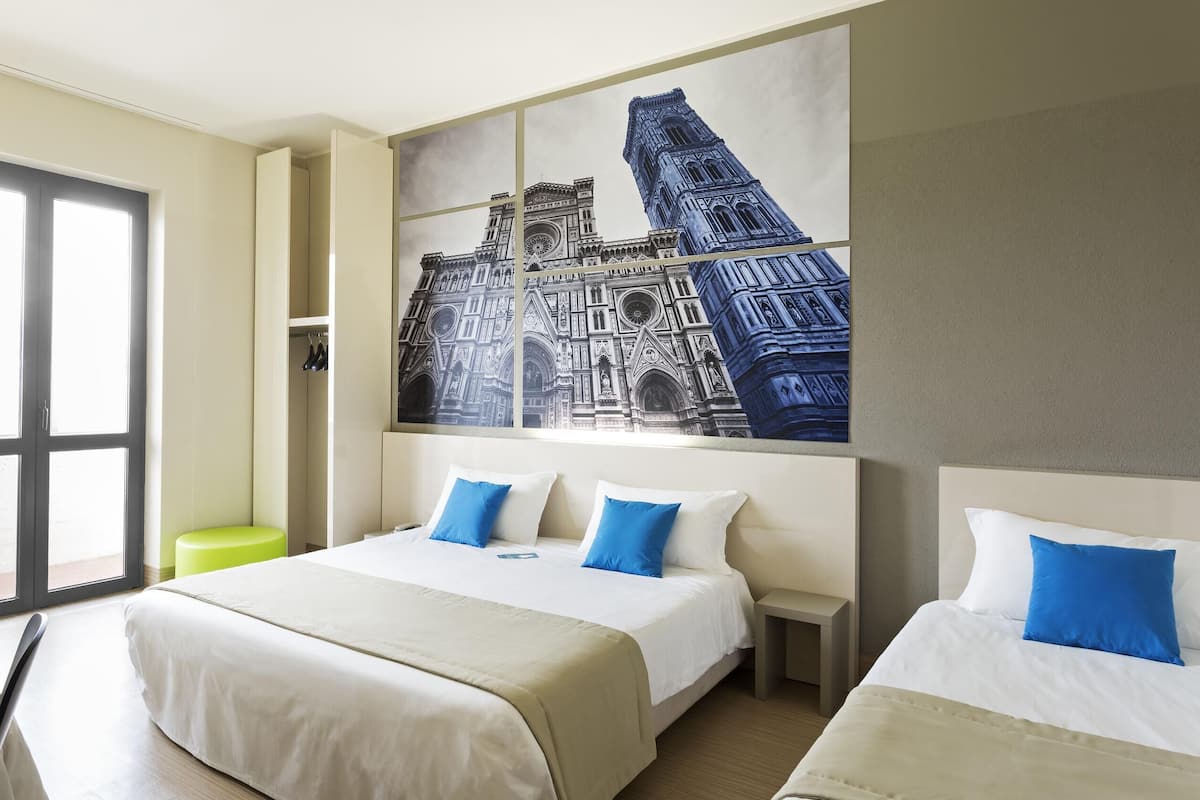 Firemannsrom – standard, ikke-røyk | Safe på rommet, skrivebord, lydisolert og wi-fi (inkludert)