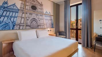 Een kluis op de kamer, een bureau, geluiddichte muren, gratis wifi