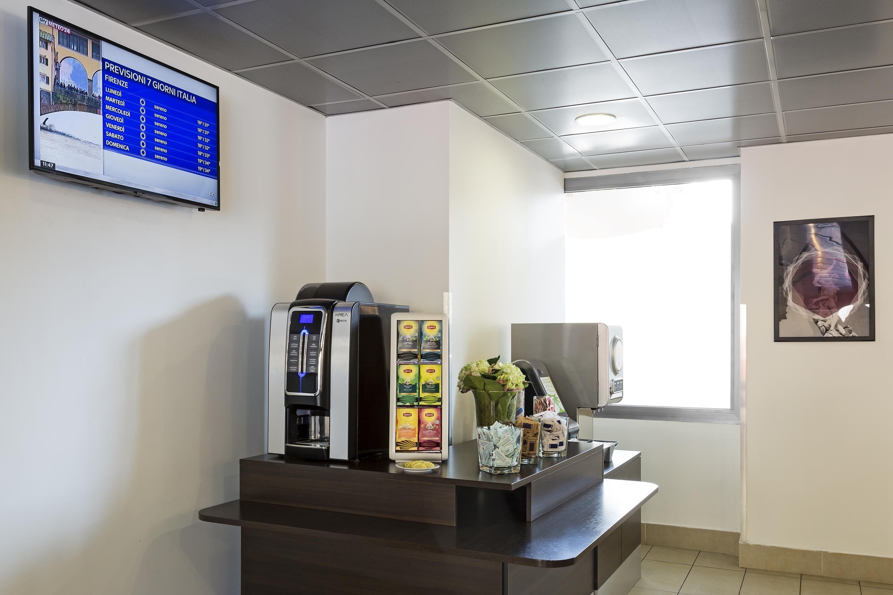 Petit déjeuner buffet (7.9 EUR par personne)