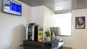 TĂ€gliches FrĂŒhstĂŒcksbuffet (7.9 EUR pro Person)