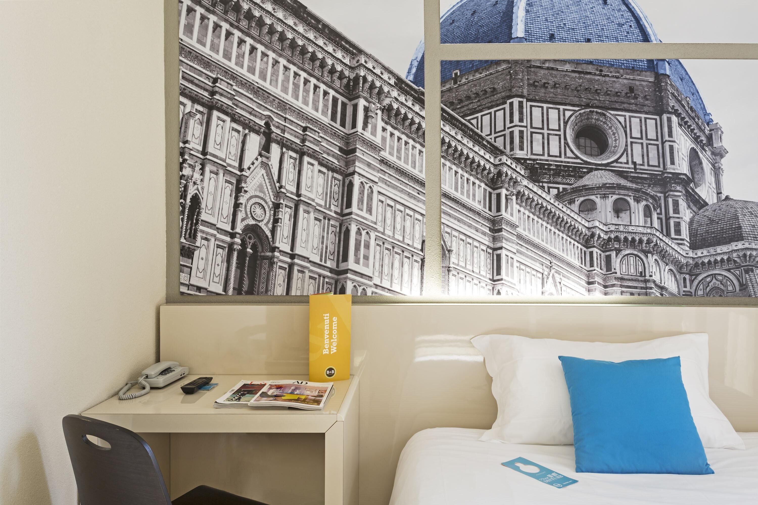 Een kluis op de kamer, een bureau, geluiddichte muren, gratis wifi