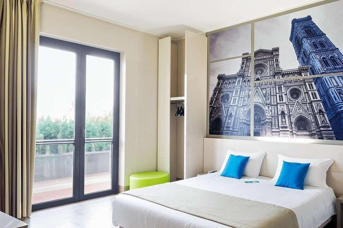 Safe på rommet, skrivebord, lydisolert og wi-fi (inkludert)