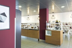 Daily buffet breakfast (EUR 7.9 per person)