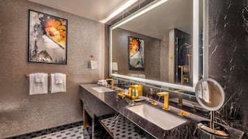 Concierge Tower, 2 Queen Beds | Bathroom | Shower, eco-friendly toiletries, hair dryer, towels