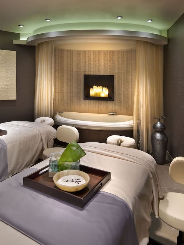 Couples treatment rooms, sauna, hot tub, steam room, body treatments