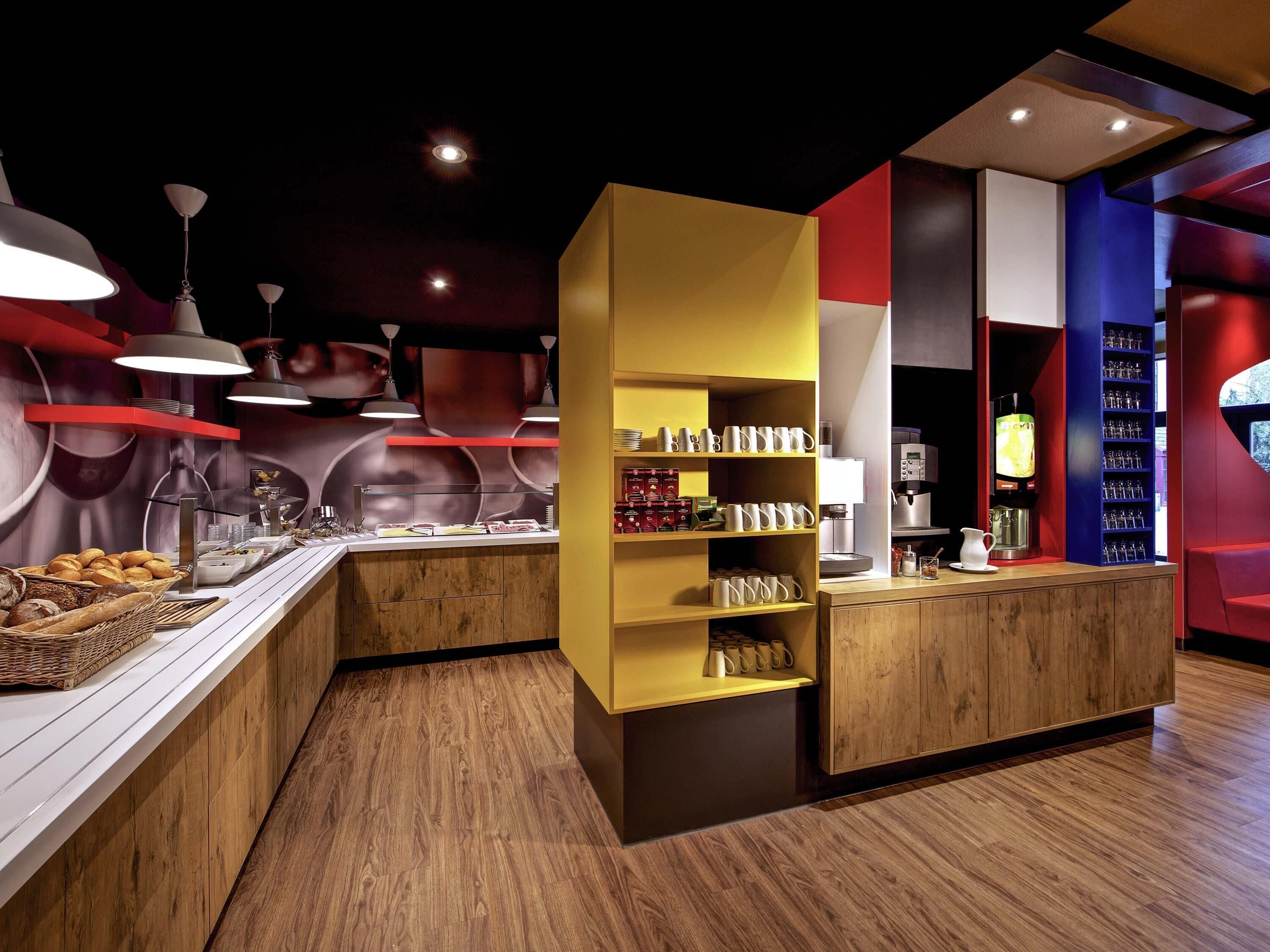 breakfast, dinner served; regional cuisine, al fresco dining