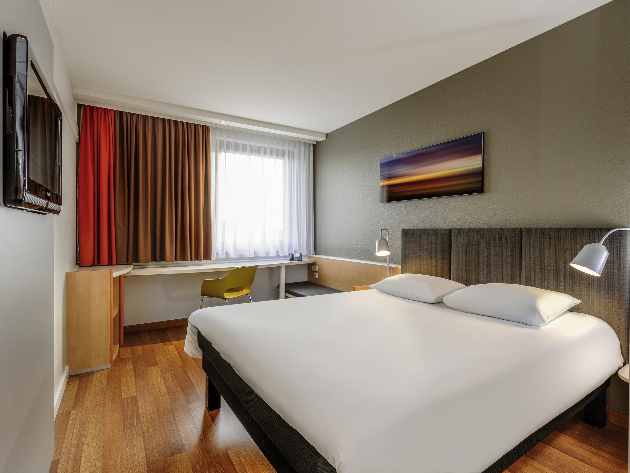 Habitación estándar, 1 cama doble | Ropa de cama hipoalergénica y colchones con acolchado adicional