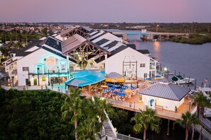 Breakfast, lunch, dinner served; ocean views