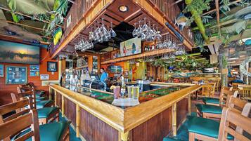 3 bars/lounges, poolside bar