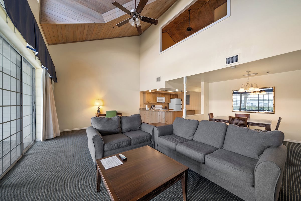 Desk, iron/ironing board, free cribs/infant beds, free WiFi