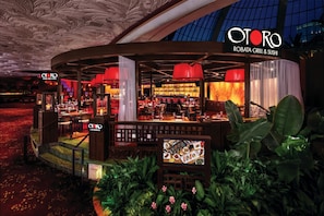 10 restaurants, breakfast, lunch, dinner served; American cuisine - Mirage Las Vegas (Las Vegas)