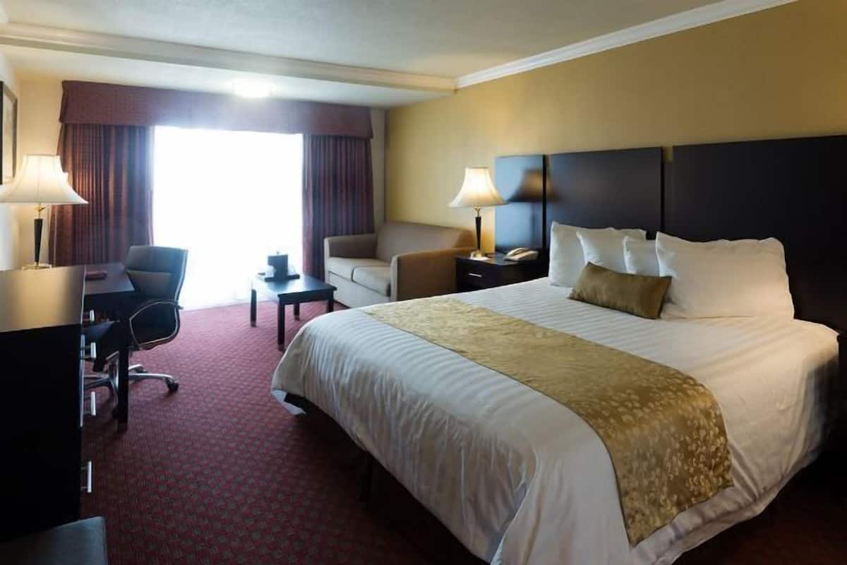 Pillow-top beds, in-room safe, desk, laptop workspace