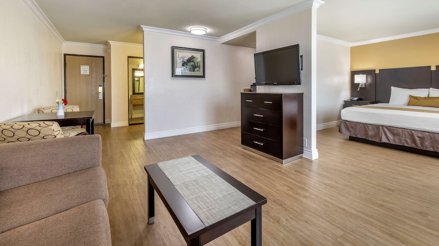 Best Western Plus South Bay Hotel